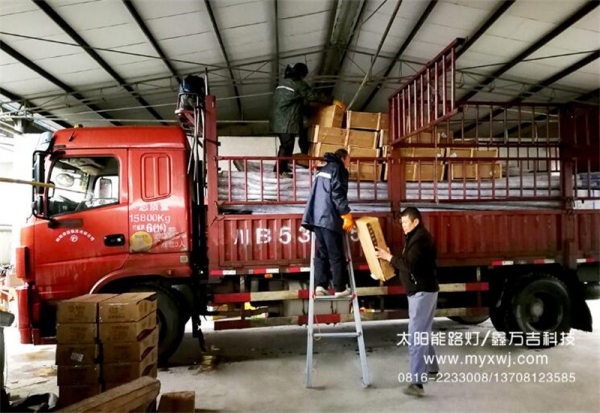 太陽能路燈安裝江油市施工工地